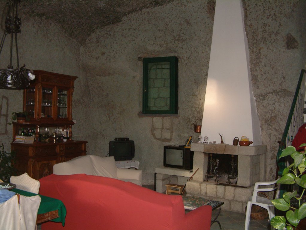 abitazione cantina e cellaio-5